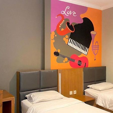 Votel Viure Hotel Jogjakarta Maguwo Exterior foto